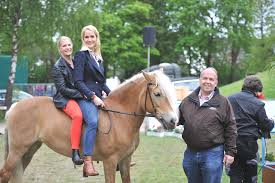 Explore tweets of judith rakers @judithrakers on twitter. Amidale Fur 35 000 Euro Zugunsten Der Welthungerhilfe Versteigert Reitturniere De News Ergebnisse Turnierkalender Ranglisten