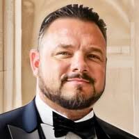 Kris Oakley's Instagram, Twitter & Facebook