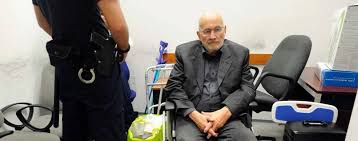 Es bleibt größtenteils bei verbalattacken, es gibt einige festnahmen es bleibt größtenteils bei verbalattacken, es gibt einige festnahmen wegen pyrotechnik. Holocaust Leugner Horst Mahler Nach Auslieferung Aus Ungarn Zuruck In Deutschland Politik Tagesspiegel