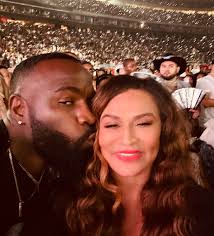 mstinaknowles I love you deep and thank you for pushing us all to see the  best in ourselves! Love you to the moon and around the world and back  again! Y'all know