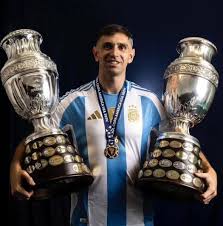 🚨🇦🇷 Emi 'Dibu' Martínez: “If we win two World Cups in a row, that's it…  I'm retiring from international football”. “We have to make room for other  young players”, told B Play.