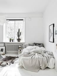 Cool 37 Minimalist Small Bedroom With Monochromatic Color Scheme Https Homedecort Com 2017 06 37 Minimalist Bedroom Interior Interior Small Space Inspiration