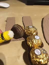 Wir zeigen euch hier wie ihr in wenigen schritten einen rocher baum bastelt. Diy Bastelprojekt Zum 40 Geburtstag 50th Birthday Party Decorations 50th Birthday Party 50th Birthday Decorations