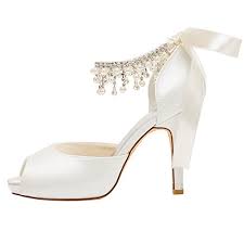 Per la moda 2018, le scarpe da cerimonia più belle hanno il tacco alto anzi, altissimo. Emily Bridal Scarpe Da Sposa Scarpe Da Sposa Avorio Scarpe Con Tacco Alto In Raso Scarpe Con Tacco A Punta In Pizzo Scarpe Da Donna Scarpe Col Tacco