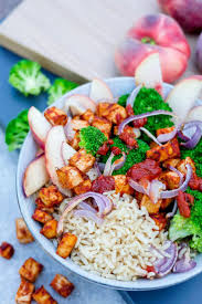 Bbq Tofu Bowl Mit Brokkoli Pfirsich Reis Schnelles 6 Zutaten Rezept Rezept In 2020 Gesunde Mahlzeiten Rezepte Tofu