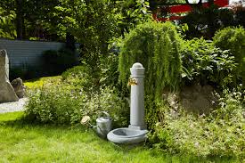 Es gibt steinbrunnen aus künstlich hergestellten materialien. Steinbrunnen Venezia Lightgranite Graf