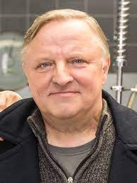 Meinen allerhöchsten respekt an dich, für deine leistung diesen schweren tobak leicht, und vor allem, fesselnd zu. Axel Prahl Wikipedia