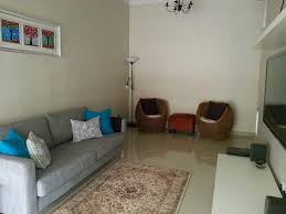 Jom lihat keseluruhan dekorasi ruang tamu jenis memanjang ini. Ruang Tamu Rumah Teres Inspirasi Dekorasi Rumah