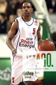 Terrence Rencher (Köln) am Ball Basketball 1. BL Herren BBL 2003 2004,  RheinEnergie Köln