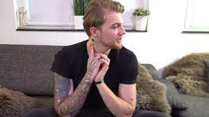 Sie sprachen im film jeweils einen menschen und einen ork, wie universal bekanntgab. Youtuber Andre Schiebler Lasst Sich Apecrime Tattoo Covern Promiflash De