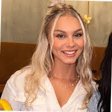 Alexandria Underwood's Instagram, Twitter & Facebook