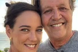 Adriana Birolli e Ivan Zettel oficializam casamento em cerimônia íntima