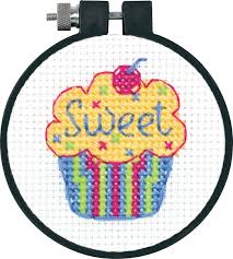 Rows of little sweets create lacy find this free crochet pattern on stitchinprogress.com. Amazon Com Dimensions Learn A Craft Cupcakes Mini Counted Cross Stitch Kit For Beginners 3