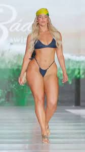 OjoToTheWorld on X: Runway model Marissa DuBois video goes viral again  this time at Miami Swim Week 🔥 t.coMXIw11dEYo  X