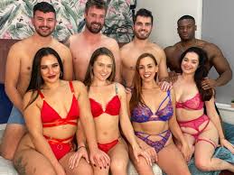 NATASHA FIORE LEVANDO PAU NO CUZINHO | PornX