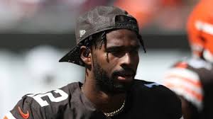 Extra Effort: Normal's multi-talented Andrew Naour carries a tune in  outfield