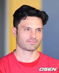 Ryan McBroom impresses in KBO debut, aims for longer stay in South Korea