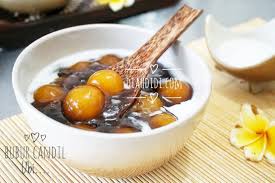 Dalam panci, tuang air dan masukkan gula merah & gula pasir masak hingga gula larut, kemudian saring. Diah Didi S Kitchen Bubur Candil Ubi