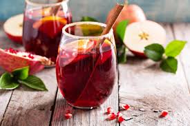 Herfstsangria Met Appel Sinaasappel Granaatappel En Kaneel Recept Granaatappel Kerstsangria Appels
