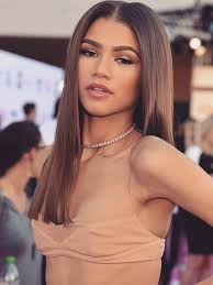 Zendaya maree stoermer coleman was born on september 1, 1996, in oakland, california. Pin By Silver On Hair Feen Zendaya Style Zendaya Outfits Zendaya Makeup