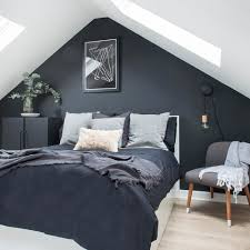 Black accent walls in bedrooms especially work for spaces which are mostly clad in white furnishings and furniture pieces as it breaks the monotony and another way to keep a black accent wall from looking too dull and boring is to use mixed materials as finishing. Black And White Bedroom Ideas With A Timeless Appeal
