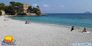 Affitti per le vacanze con le migliori valutazioni a isola d' elba. Spiaggia Di Cavo All Isola D Elba La Spiaggia Del Paese