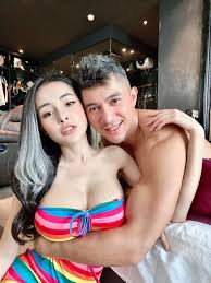 Lương bằng quang diện vest lịch lãm, đảm nhiệm vai trò đội trưởng trong gameshow 'sàn đấu ca từ'. Ngan 98 Báº¥t Ngá» Gá»i LÆ°Æ¡ng Báº±ng Quang La NgÆ°á»i Yeu CÅ© Du Má»›i Au Yáº¿m Nhau Tren Livestream