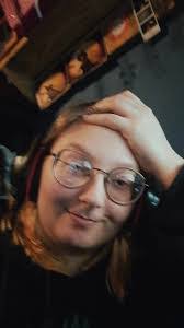 Angela Dewolf's Instagram, Twitter & Facebook