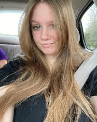 Elisabeth Barr (@avoidlizz) • Instagram photos and videos