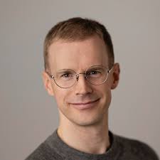 Bradley Loewen's Instagram, Twitter & Facebook