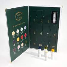 Instead of basic bouquets, she creates gorgeous luxury collections that can survive for a year — and look and smell just as good on day 365 as day one. Venus Et Fleur 12 Days Of Roses