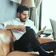 Sony) following this, shukla appeared in jaane pehchaane se yeh ajnabbi. 14 Pictures And Videos That Take You Inside Sidharth Malhotra S Minimalistic Mumbai Home Vogue India