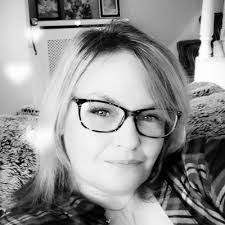 Lisa Timmins's Instagram, Twitter & Facebook