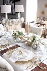 Que faire pour le reveillon. Elegante Table De Fete En Or Et Blanc Facile A Faire Table De Fete Noel Decorations Noel Argents Decorations De Noel Roses