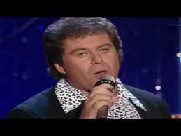 Du hast so etwas, das reizt mich, / doch das ist nicht nur allein. Andy Borg Die Beruhmten Drei Worte 1998 Youtube