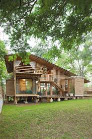 Une Maison En Bambou Embrassee Par La Nature In 2020 Bamboo House Design Tropical House Design House Exterior