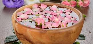 ما فائدة ماء الورد موضوع