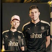 De acuerdo a peñarol, la camiseta modelo 2021 estará disponible a partir del día 29 de diciembre. Camiseta Club Atletico Penarol Edicion Especial Negra 2021