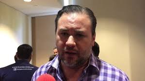 Entrevista con Bill McLaughlin,Manuel Velez y Francisco Minjarez firma a Samuel  Favela