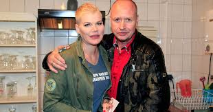 Melanie müllers mann mike wurde an der wirbelsäule operiert. Melanie Muller Uber Ehemann Mike Ich Habe Angst Dass Er Im Rollstuhl Landen Konnte Bunte De