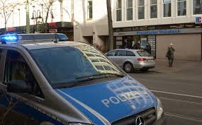 Kriminelle wollen am freitag schließfächer der. Journal Frankfurt Nachrichten Wieder Bankuberfall Auf Der Schweizer Strasse Schon Wieder Die Volksbank Filiale