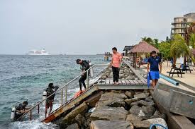 Five Italians Die While Scuba Diving Deep Caves in the Maldives
