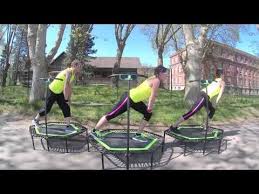 Cours De Jumping Fitness Partie 1 Jumping Fitness Class Part 1 Youtube Trampoline Workout Zumba Workout Rebounder Workouts