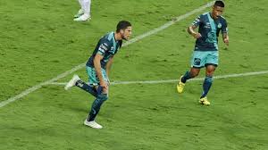 Buscarán un delantero y las opciones serían santiago ormeño, de puebla, o eduardo aguirre, de santos laguna. Santiago Ormeno Sigue Encendido Y Le Da El Triunfo A Puebla Ante Chivas