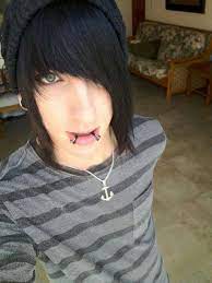 Black veil brides andy black viel brides andy black andy biersack jake pitts new short haircuts short hair cuts robert pattinson bvb fan. Emo Boy Black Hair With Beanie Blue Eyes Hot Emo Boys Cute Scene Boys Cute Emo Boys