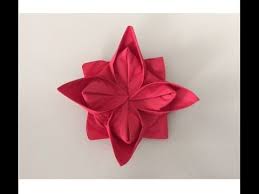 Servietten Falten Anleitung Stern Fur Weihnachten Basteln Weihnachtsdeko Tischdeko Youtube Diy Napkin Folding Napkin Folding Tutorial Napkin Folding