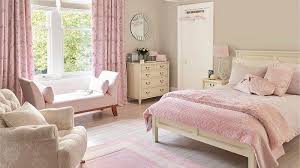 Kamar tidur yang nyaman tentu juga akan berpengaruh pada kualitas tidur kita. Kamar Tidur Juga Bisa Berinovasi Ini Dia Cara Merubah Ruang Melepas Lelah Lebih Segar Serambi Indonesia