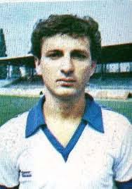 ABECEDARNIK 3370. TOMIĆ DRAGAN (OFK Beograd) Rođen: 1958. u Beogradu.  Pozicija u timu: vezni fudbaler. KARIJERA: