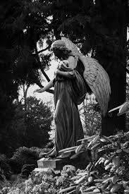 Grave Angel At Dusseldorf Northern Graveyard Grabengel Auf Dem Dusseldorfer Nordfriedhof Graveyard Graveangel Grabeng Engel Skulptur Engelstatuen Friedhof