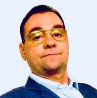 Lindsay Chappell's Instagram, Twitter & Facebook